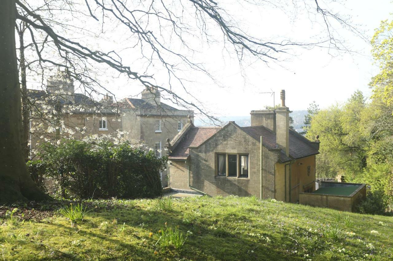 Entire Victorian Lodge In A Privately Gated Estate With Secure Parking For Two Cars And A Newly Refurbished Bathroom Exterior foto